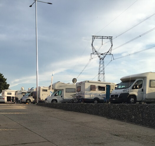 Stání s karavany na betonu